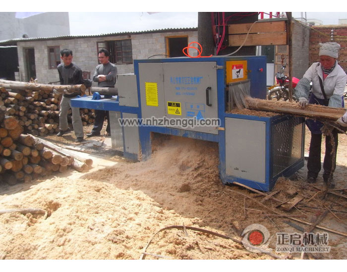 云南文山鋸桉木加工現(xiàn)場(chǎng)20機(jī)