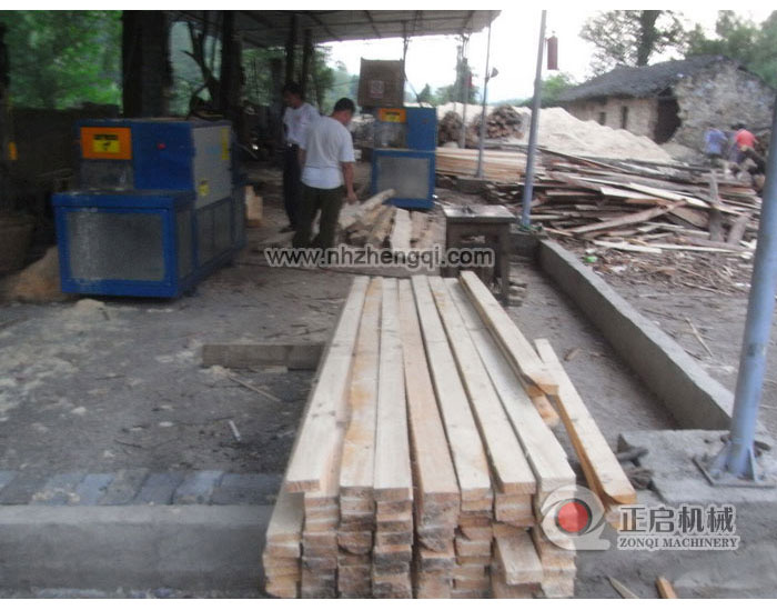 貴州遵義鋸杉木加工現(xiàn)場(chǎng)25機(jī)